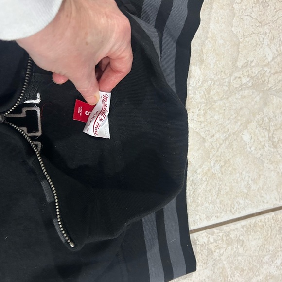 Mitchell and Ness Phila 76ers zip up jacket. Mens size small. - Picture 3 of 4